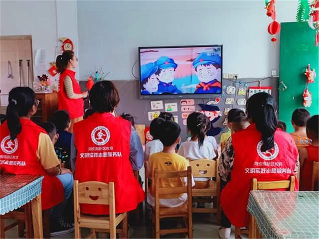 大学上课坐在第一排都听不清怎么办游戏画面